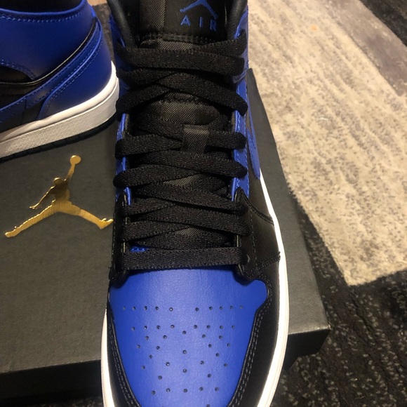 Air Jordan 1 Mid - Picture 3 of 5